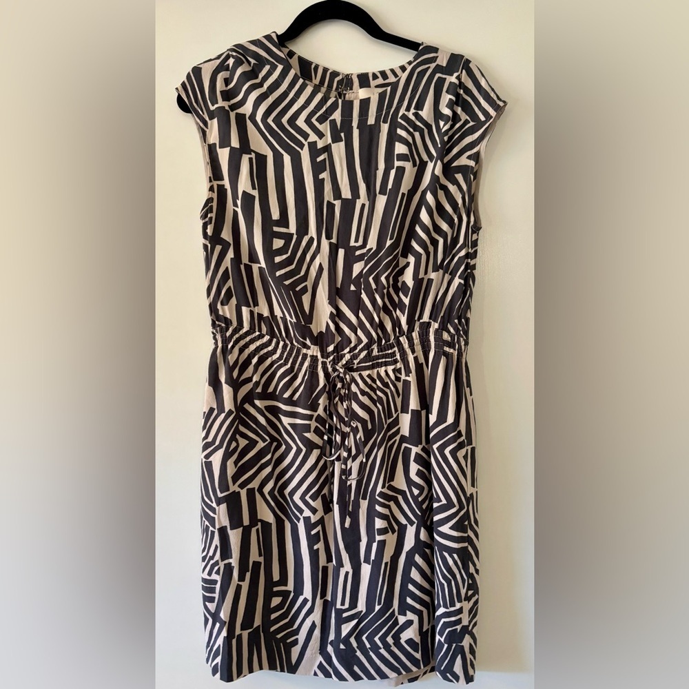 Ann Taylor Loft Geometric Print Shift Dress in Black/Cream Women’s Size Medium